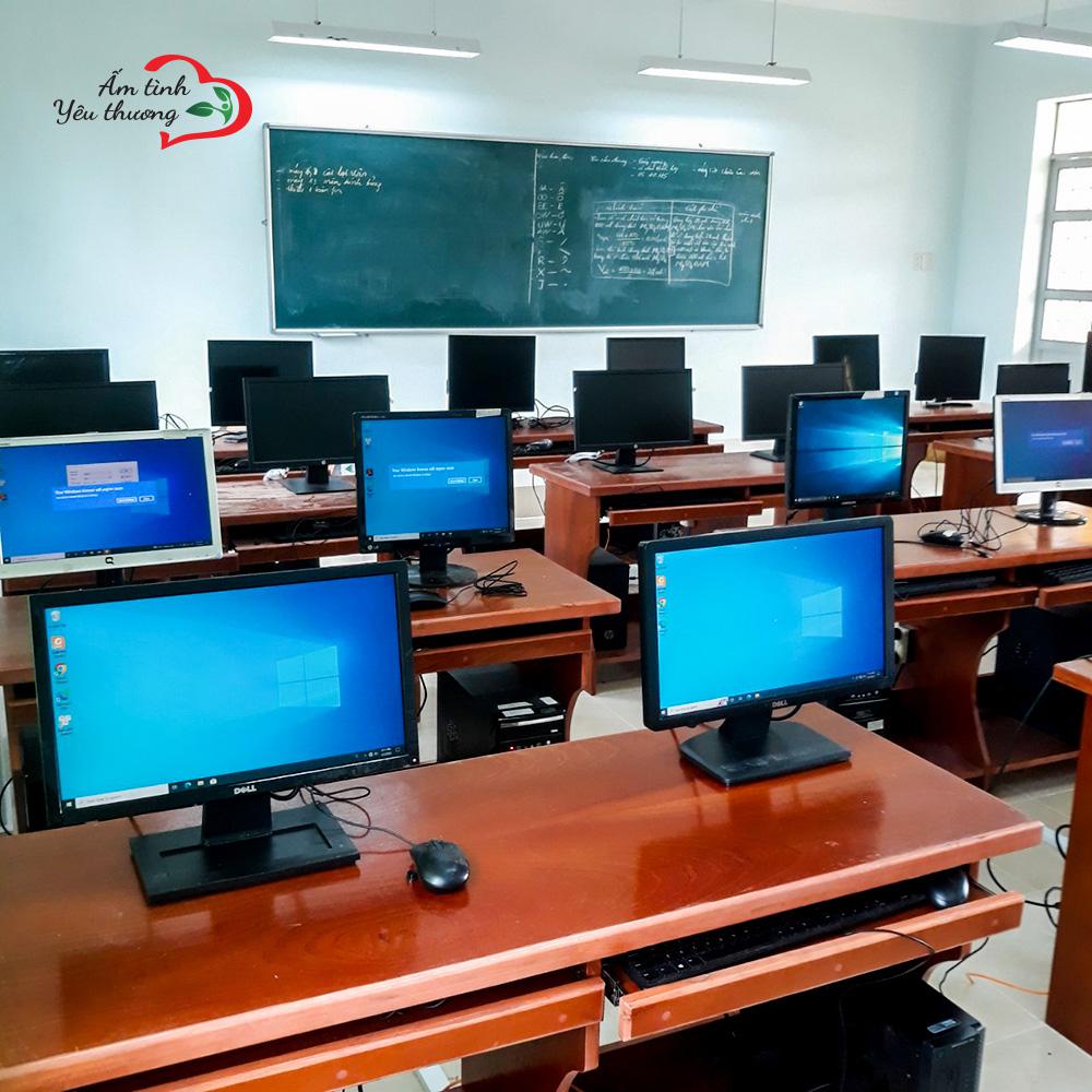CHARITY CLUB WARM WITH LOVE DONATES COMPUTERS TO PHUOC TAN SCHOOL IN PHU YEN PROVINCE
