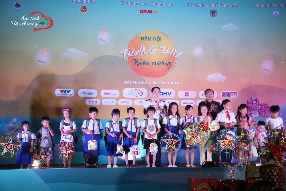 CLB THIỆN NGUYỆN ẤM TÌNH YÊU THƯƠNG ĐỒNG HÀNH CÙNG CHƯƠNG TRÌNH TRĂNG THU BIÊN CƯƠNG NĂM 2023